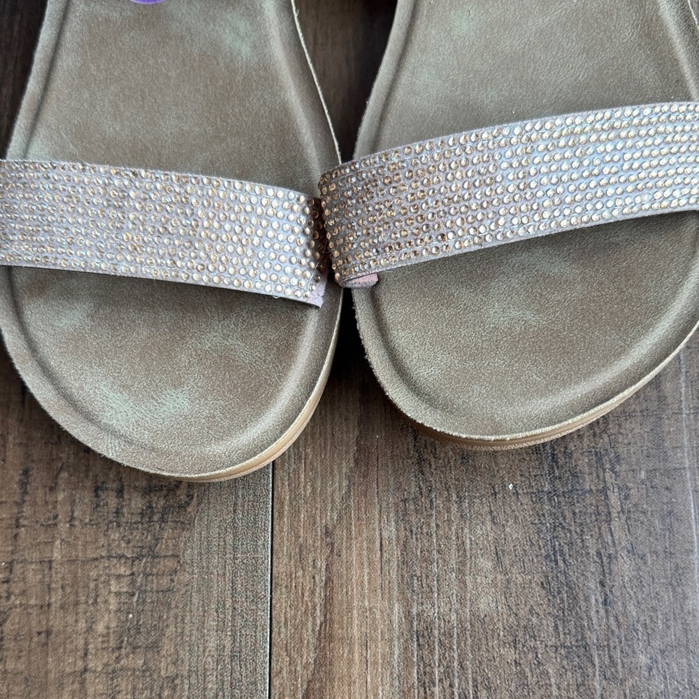 Daisy Fuentes Sparkling Pink and Tan Sandals - Picture 5 of 10